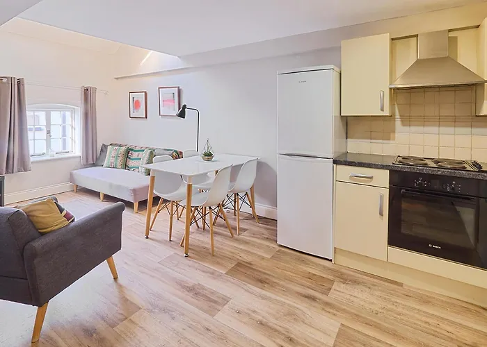 Host & Stay - Roper Road