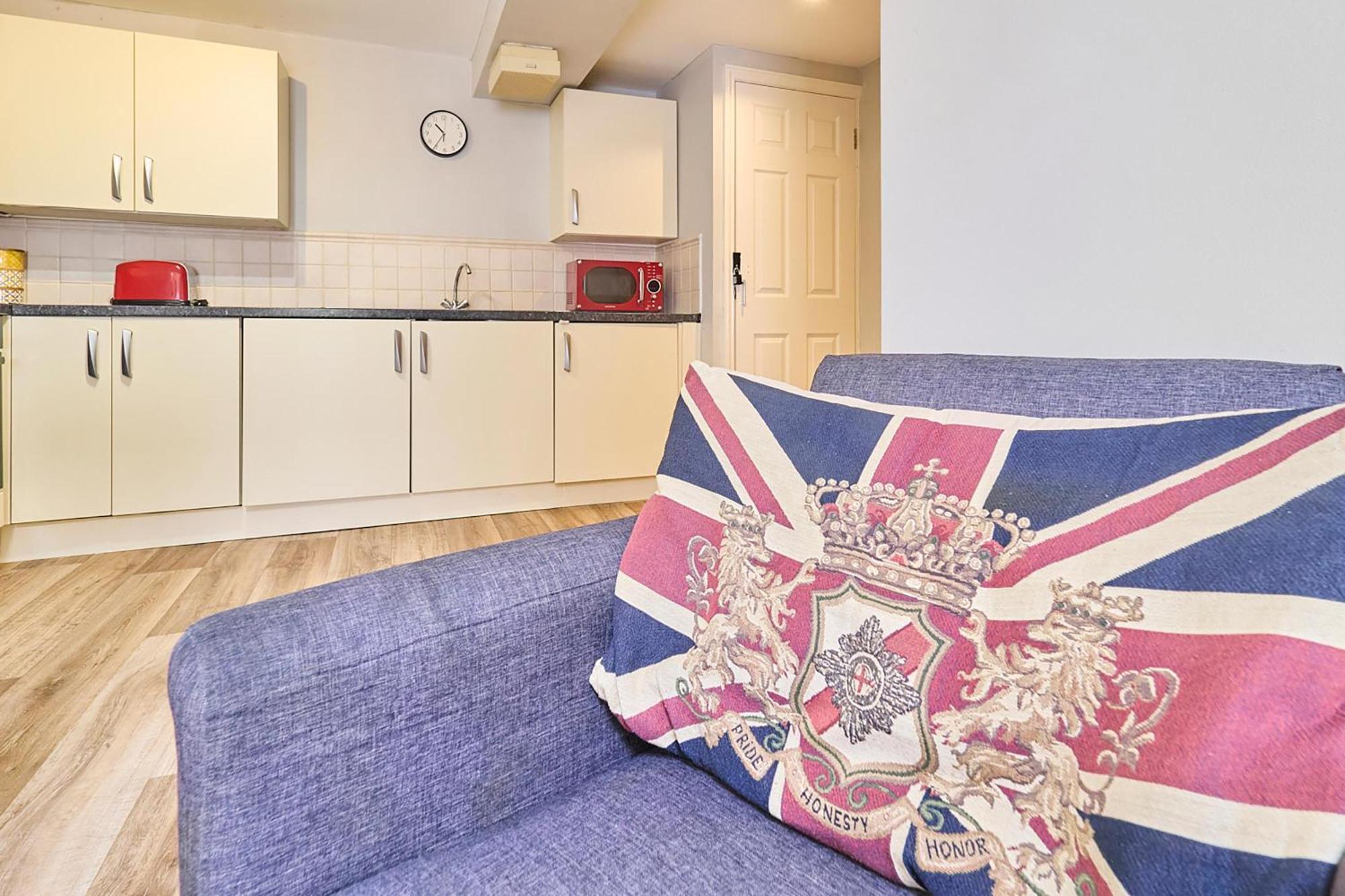 Host & - Roper Road * Canterbury